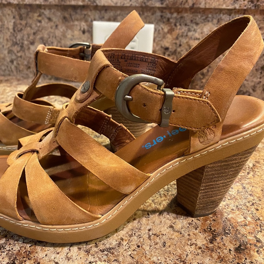 Women’s Timberland platform light brown suede heels